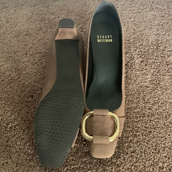Stuart Weitzman size 6 1/2 like new only use a couple of times - Picture 2 of 6